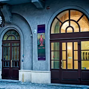 британский клуб во львове 4* Львов